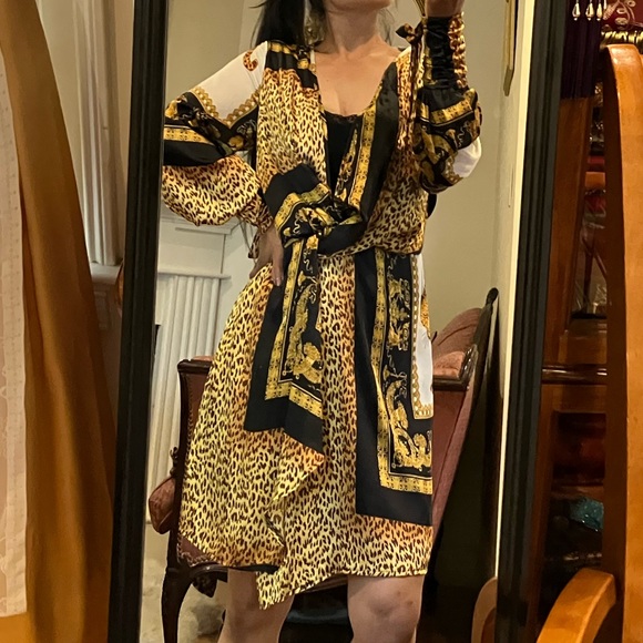 Classic women dress - Picture 1 of 7